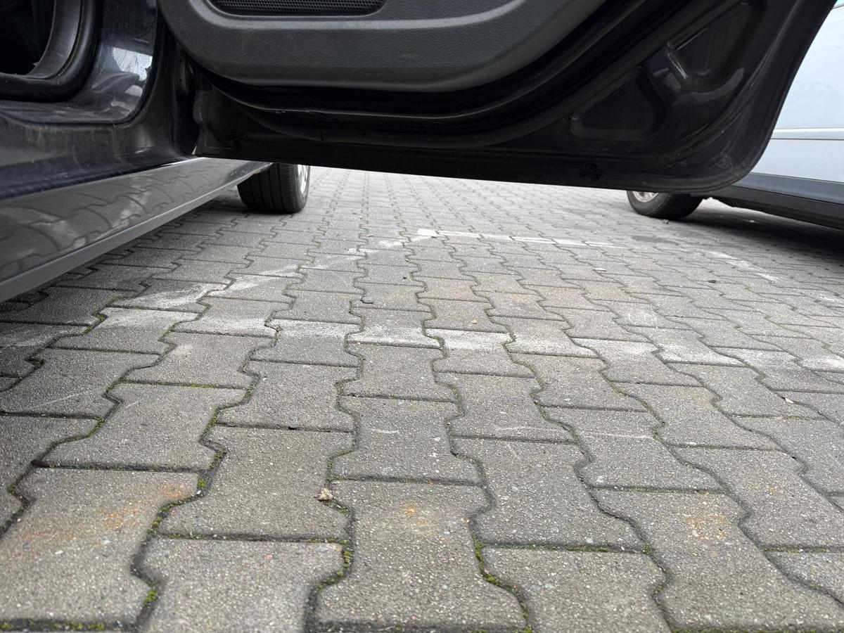 Ford Focus 2 DA3 original T&uuml;r hinten rechts Panther Schwarz Rohbau BJ09